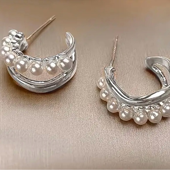 Silver Pearl Earrings - Picture 4 of 5